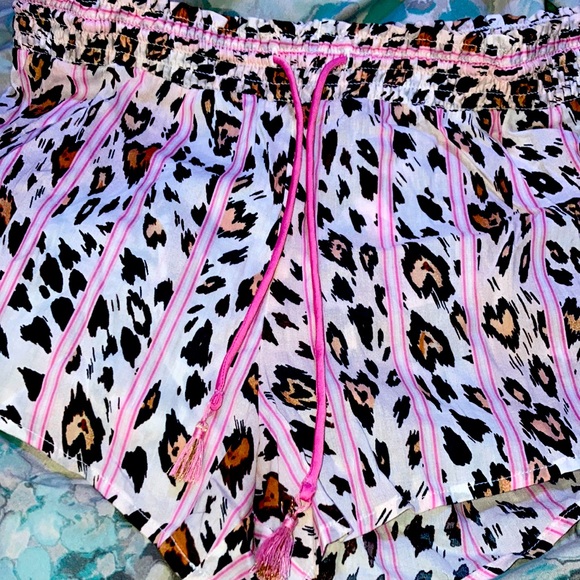 NWT Victoria secret shorts💕 - Picture 4 of 8